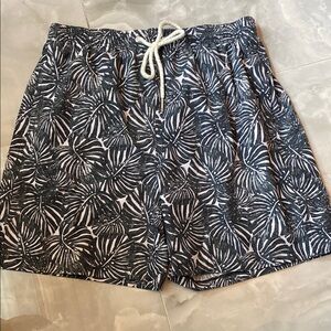 Men's bathing suit with mech inside lining